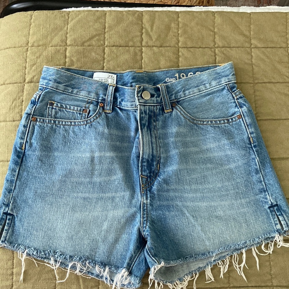 Great condition Gap high rise cut offs, size 27.